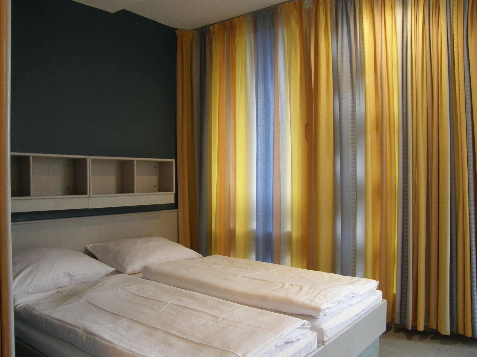 Jugendgaestehaus St.-Michaels-Heim Berlijn Buitenkant foto